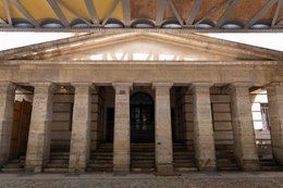 19th-arrondissement;-Architectural-heritage;-Columns;-Elevated-metro;-France;-Île-de-France-region;-Jaurès-station;-Kaleidos;-Kaleidos-images;-La-parole-à-limage;-Paris;-Parisian-heritage;-Portico;-Rail-infrastructure;-Rotonde-de-la-Villette;-Stalingrad-station;-Stories-Pictures;-Summer-2026;-Tarek-Charara;-Triangular-pediment;-Viaduct